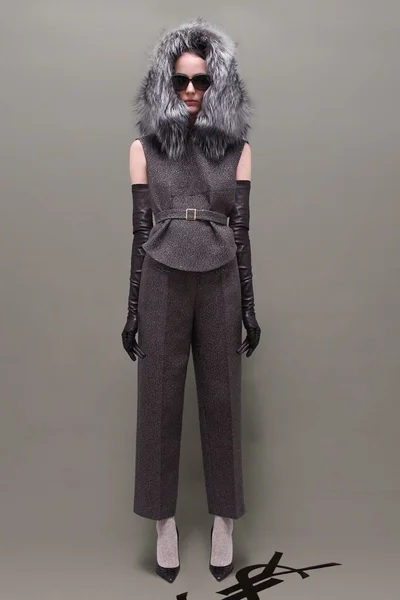 Look 10